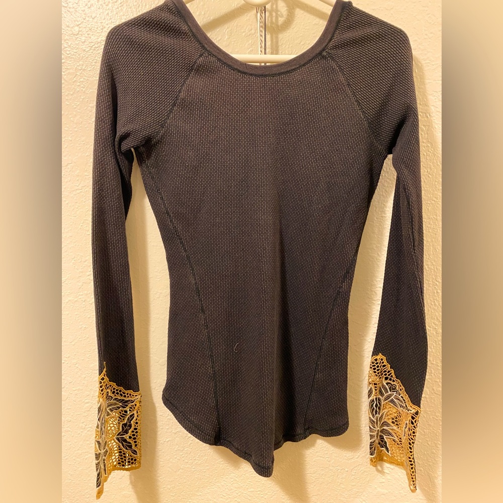 Free People crochet cuff, thermal ￼